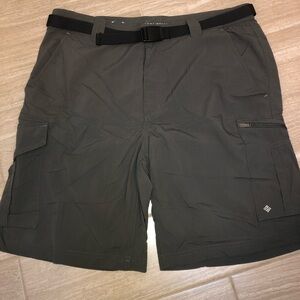 Columbia Dark Gray Cargo Shorts w/belt size 36